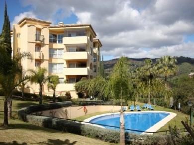 Apartamento con 2 dormitorios se vende en Marbella, Costa del Sol