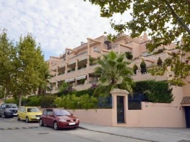 Apartamento con 3 dormitorios se vende en Marbella, Costa del Sol