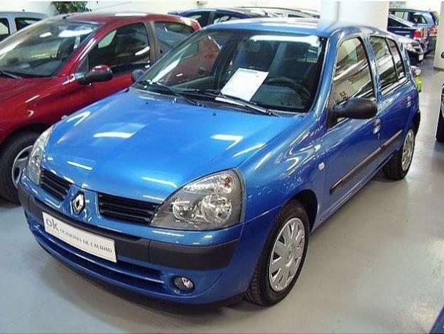 Venta de coche Renault Clio 1.5 Dci 80cv Conf.expres. '04 en Madrid