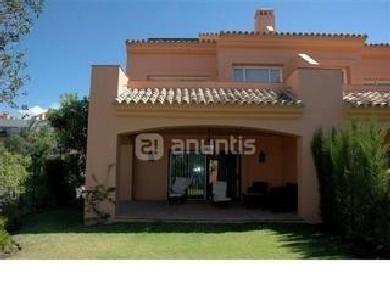 Chalet con 4 dormitorios se vende en Estepona, Costa del Sol