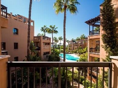 Apartamento con 2 dormitorios se vende en Marbella, Costa del Sol