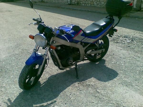 Suzuki GS500 limitada en papeles