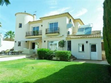 Chalet con 5 dormitorios se vende en Marbella, Costa del Sol