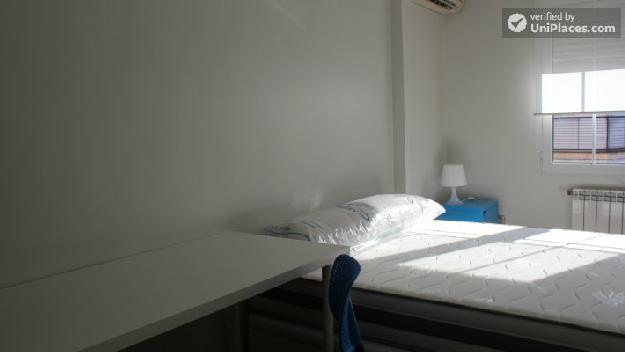 Rooms available - Affordable 5-bedroom house in posh Salamanca