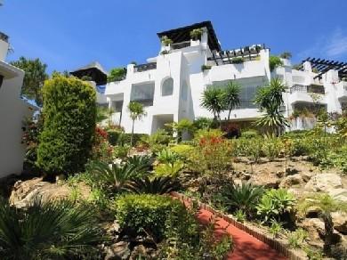 Apartamento con 2 dormitorios se vende en Marbella, Costa del Sol