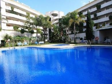 Apartamento con 3 dormitorios se vende en Marbella, Costa del Sol