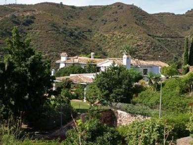 Chalet con 5 dormitorios se vende en Marbella, Costa del Sol