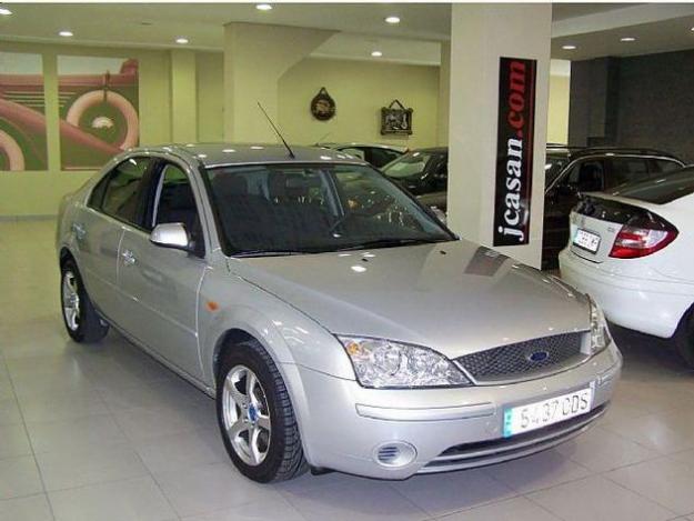 Venta de coche Ford Mondeo 2.0 Tdci Ambiente 115 '03 en Valencia