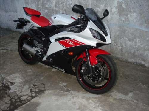 Yamaha R6 2008 blanca y roja 2500km