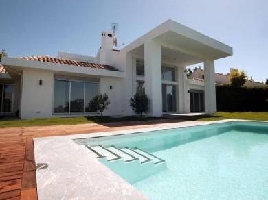 Chalet con 4 dormitorios se vende en Marbella, Costa del Sol