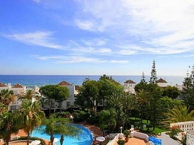 Apartamento con 3 dormitorios se vende en Marbella, Costa del Sol