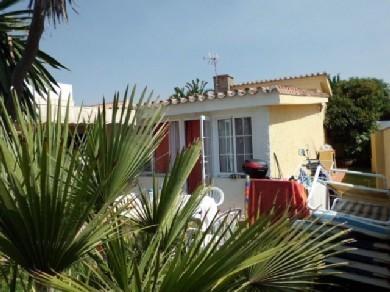 Chalet con 3 dormitorios se vende en Marbella, Costa del Sol