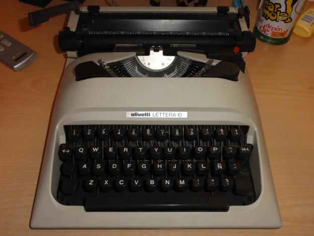 Máquina de escribir Olivetti Lettera 10