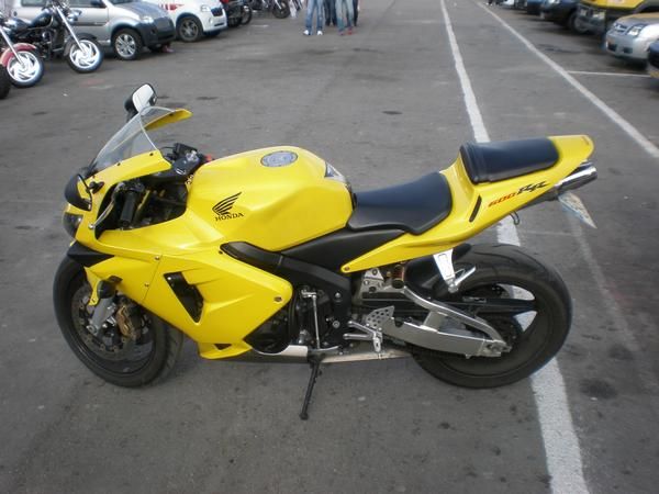 VENDO HONDA CBR 600 RR