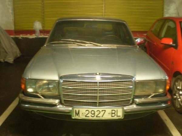 Vendo Mercedes clásico SE 450 año 1976 en buen estado.