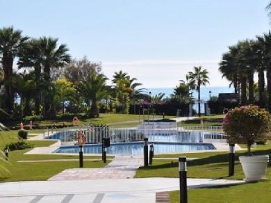 Apartamento con 3 dormitorios se vende en Marbella, Costa del Sol