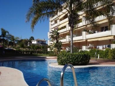 Apartamento con 3 dormitorios se vende en Marbella, Costa del Sol