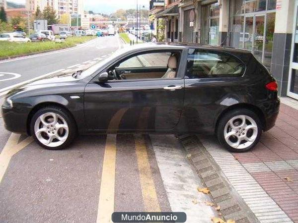 Alfa Romeo Romeo 147  1.6 TS Distinctive