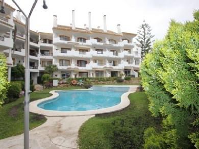 Apartamento con 2 dormitorios se vende en Marbella, Costa del Sol