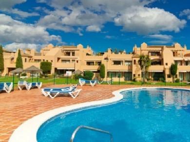 Apartamento con 2 dormitorios se vende en Estepona, Costa del Sol