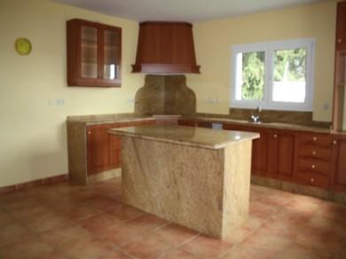 Chalet con 5 dormitorios se vende en Estepona, Costa del Sol