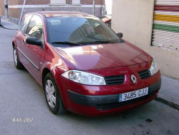 Comprar coche Renault MEGANE II 1.6I PACK AUTHENTIQ '03 en Madrid