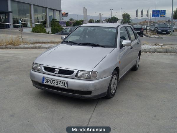 VENDO SEAT CORDOBA 1.6 GASOLINA 4 PUERTAS