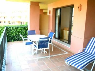 Apartamento con 3 dormitorios se vende en Marbella, Costa del Sol