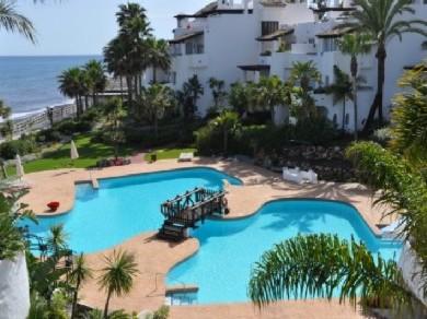 Apartamento con 3 dormitorios se vende en Marbella, Costa del Sol