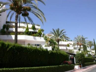 Apartamento con 4 dormitorios se vende en Marbella, Costa del Sol