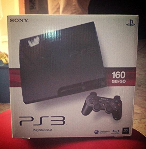 PS3 Slim 160 GB + 9 juegos.