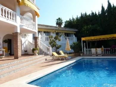 Chalet con 4 dormitorios se vende en Mijas Costa, Costa del Sol