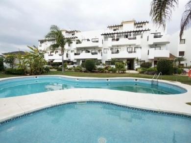 Apartamento con 3 dormitorios se vende en Estepona, Costa del Sol