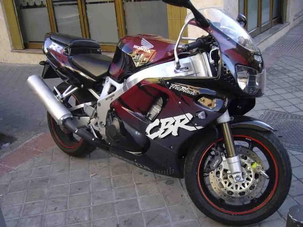 Vendo HONDA 900 CBR  Roja