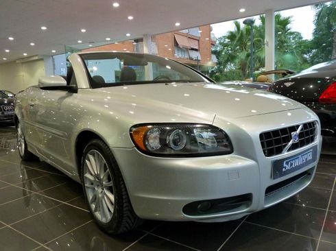 Volvo C70 2.4 MOMENTUM