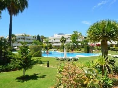 Apartamento con 4 dormitorios se vende en Marbella, Costa del Sol