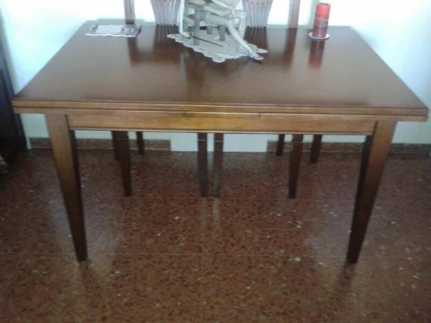 Mesa con opcion a 4 sillas