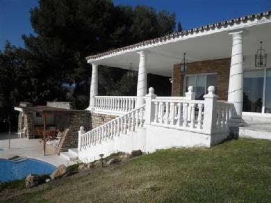 Chalet con 10 dormitorios se vende en Estepona, Costa del Sol