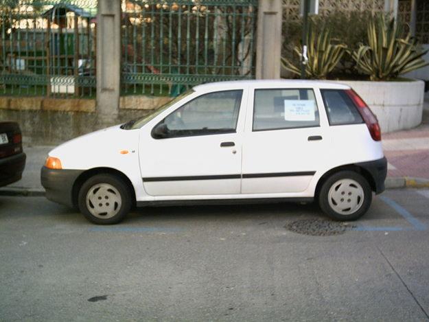 SE VENDE FIAT PUNTO 5 PUERTAS , 900 €