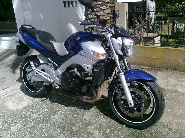 urge vender  moto suzuki gsr 600 por enfermedaz