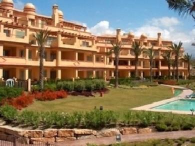 Apartamento con 2 dormitorios se vende en Estepona, Costa del Sol