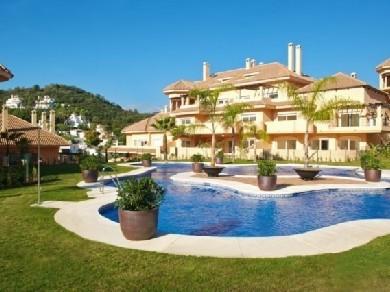 Apartamento con 3 dormitorios se vende en Marbella, Costa del Sol