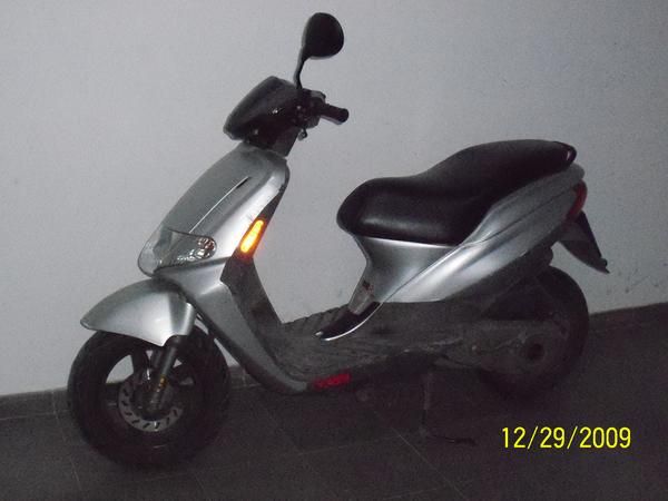 VENDO SCOOTER DERBI ATLANTIS 49 CC