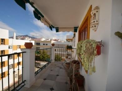 Apartamento con 3 dormitorios se vende en Marbella, Costa del Sol