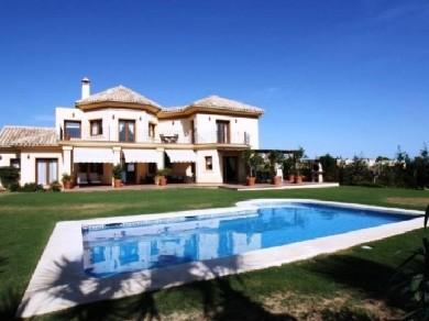 Chalet con 5 dormitorios se vende en Estepona, Costa del Sol