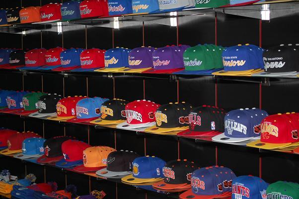 Gorras planas snapback, varias