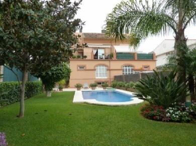 Chalet con 3 dormitorios se vende en Marbella, Costa del Sol