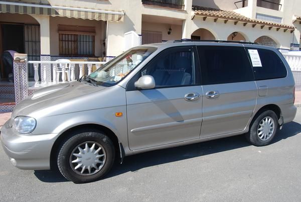 KIA CARNIVAL IMPECABLE  5000  NEGOCIABLES