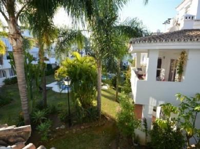 Apartamento con 2 dormitorios se vende en Marbella, Costa del Sol