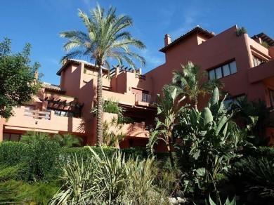 Apartamento con 3 dormitorios se vende en Estepona, Costa del Sol